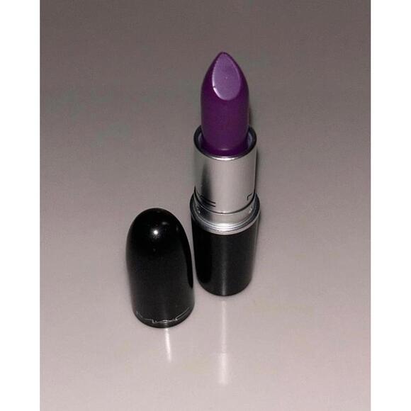 MAC Heroine Matte Lipstick Brand New 💜 - Picture 1 of 3